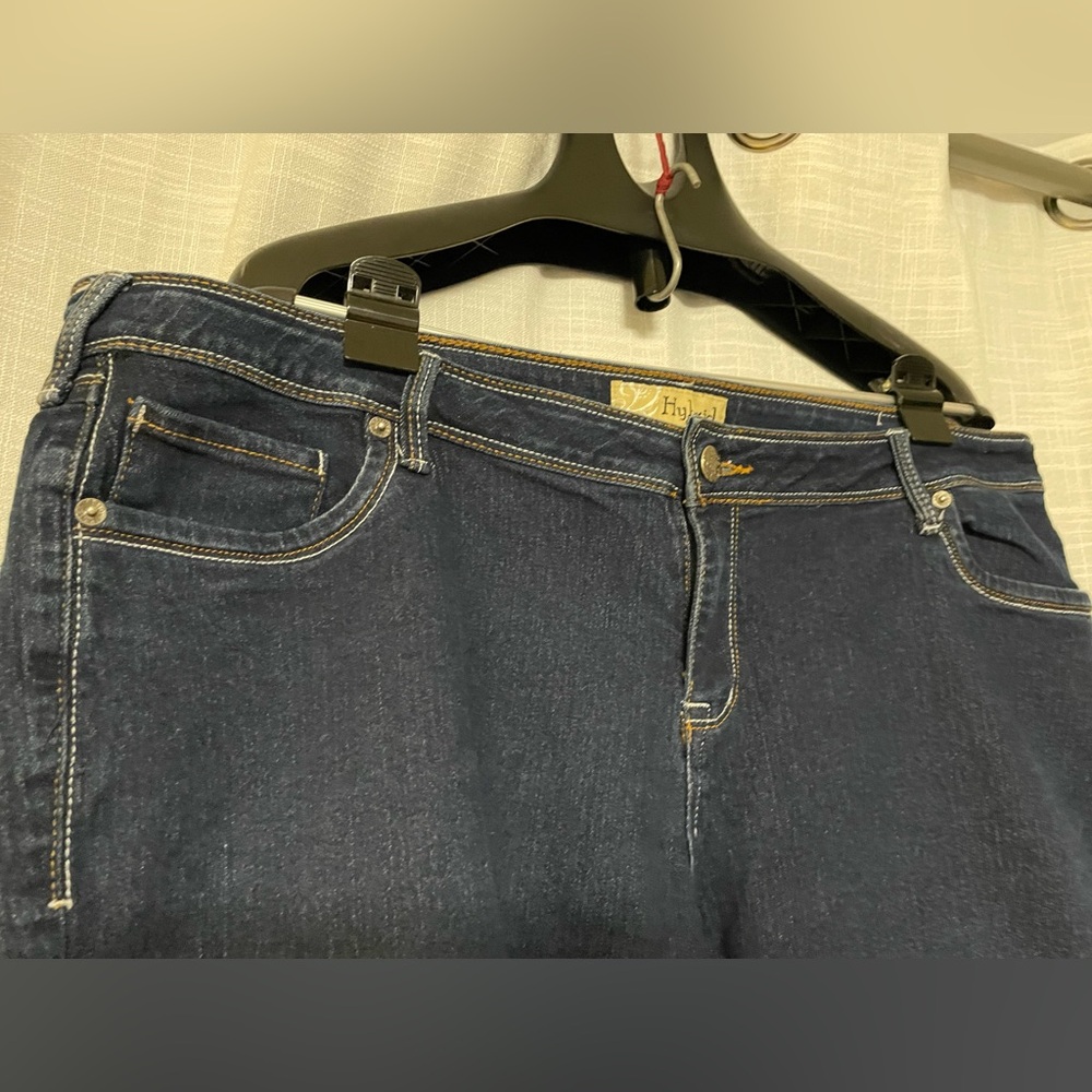 Stretchy denim shorts
